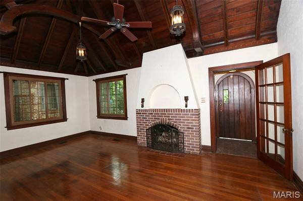 8788 Pine AVE, St Louis, MO 63144