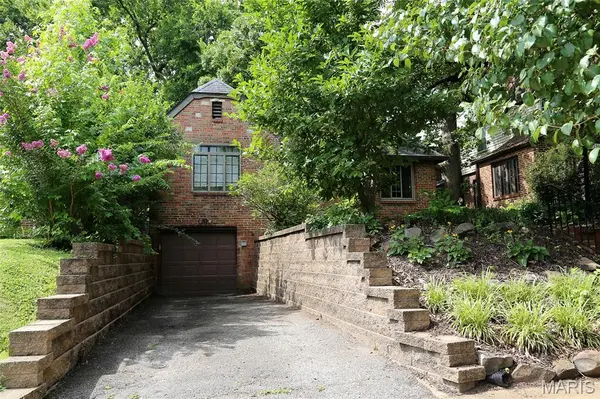 8788 Pine AVE, St Louis, MO 63144