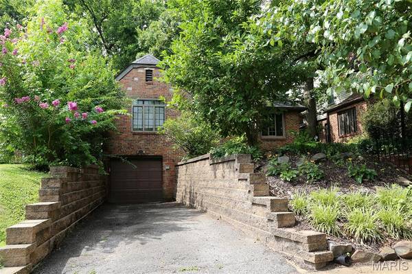 8788 Pine AVE, St Louis, MO 63144