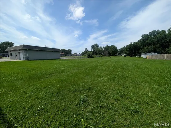 2805 E 23rd ST, Granite City, IL 62040