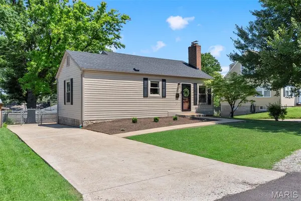 9434 Brenda AVE, St Louis, MO 63123