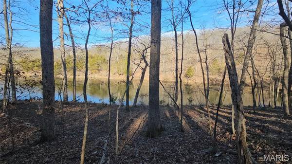 25 Denby LN, Lake Sherwood, MO 63357
