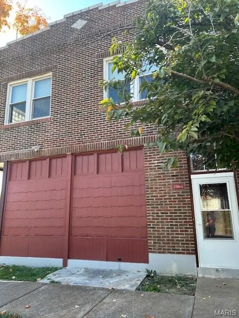 3700 Osceola ST, St Louis, MO 63116