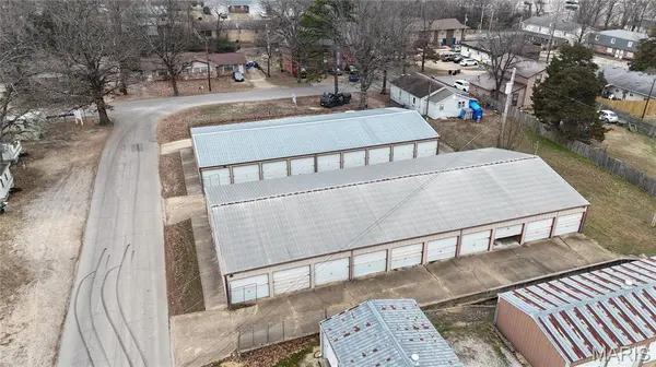 2710- 2712 Oakmoore DR, Poplar Bluff, MO 63901