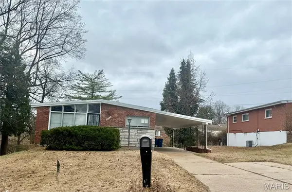 2136 Sun Valley DR, St Louis, MO 63136