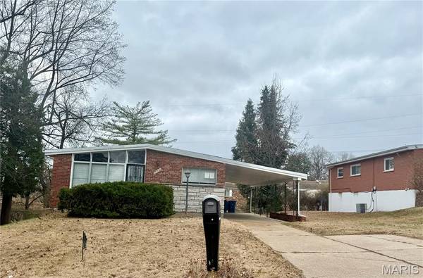 2136 Sun Valley DR, St Louis, MO 63136