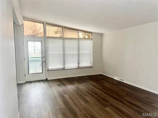 2136 Sun Valley DR, St Louis, MO 63136