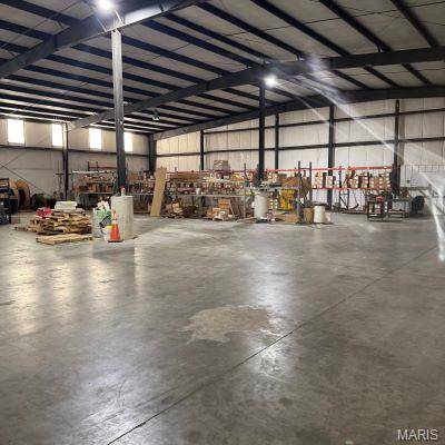 300 Matthews LN, Sikeston, MO 63801