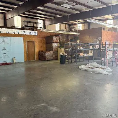 300 Matthews LN, Sikeston, MO 63801