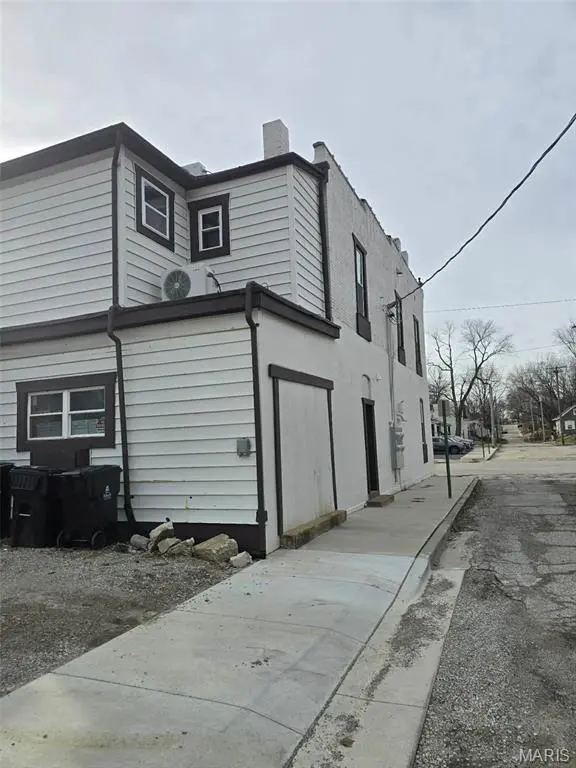 1223 W Main ST, Belleville, IL 62220