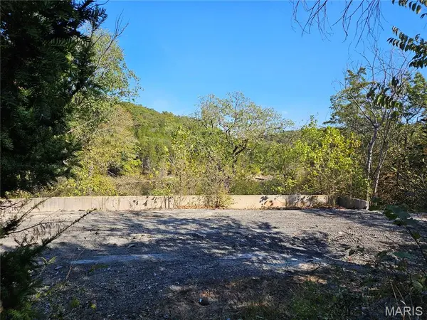 2151 Lake Park TRL, De Soto, MO 63020