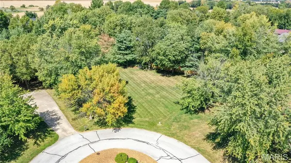 32 Sugarwood CT, Jerseyville, IL 62052