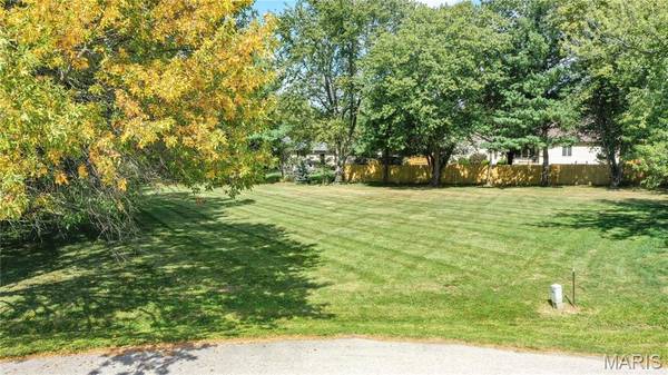 32 Sugarwood CT, Jerseyville, IL 62052