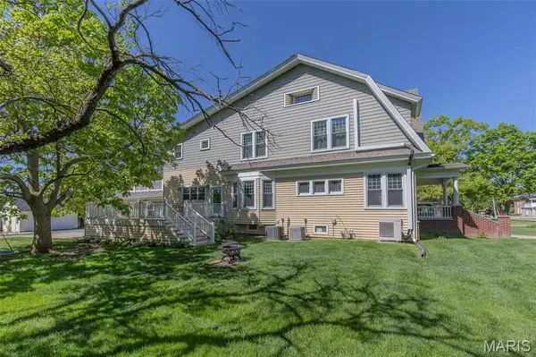 905 E 1st North ST, Carlinville, IL 62626