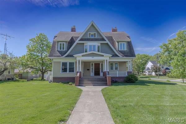 905 E 1st North ST, Carlinville, IL 62626