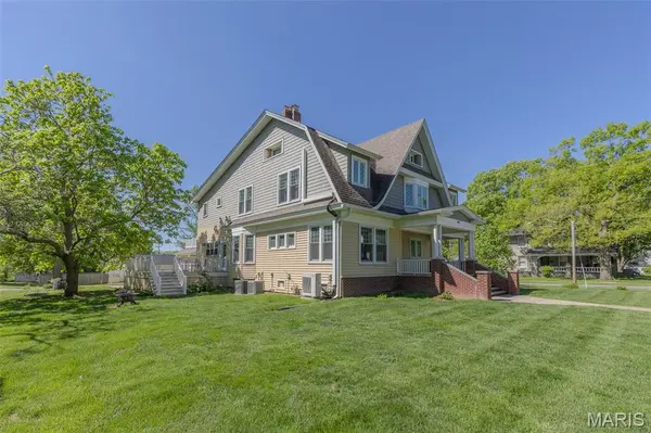 905 E 1st North ST, Carlinville, IL 62626