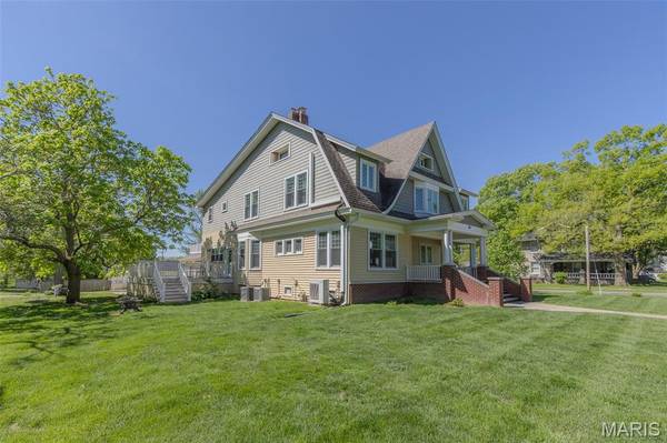 905 E 1st North ST, Carlinville, IL 62626