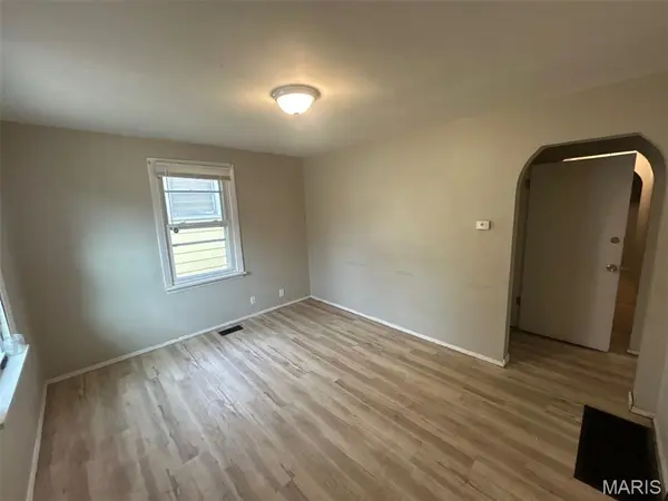 814 Elsworth PL, St Louis, MO 63135