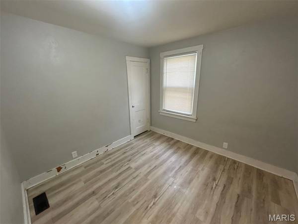814 Elsworth PL, St Louis, MO 63135
