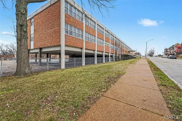 1383 Clara AVE, St Louis, MO 63112