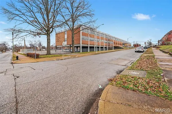 1383 Clara AVE, St Louis, MO 63112