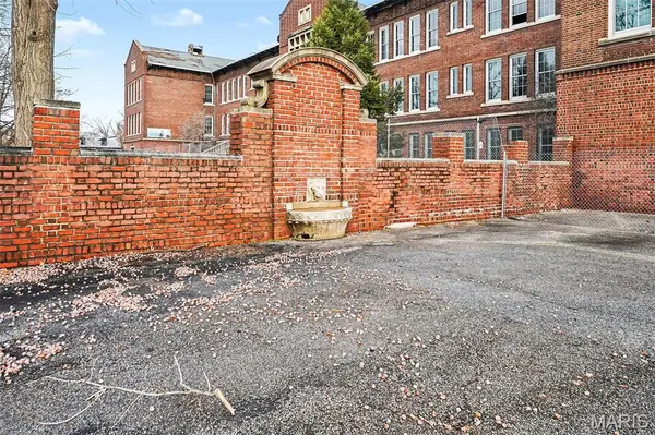 4025 Sullivan AVE, St Louis, MO 63107