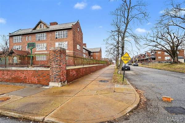 4908 Cote Brilliante AVE, St Louis, MO 63113