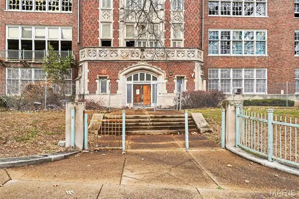 2931 Arlington AVE, St Louis, MO 63120