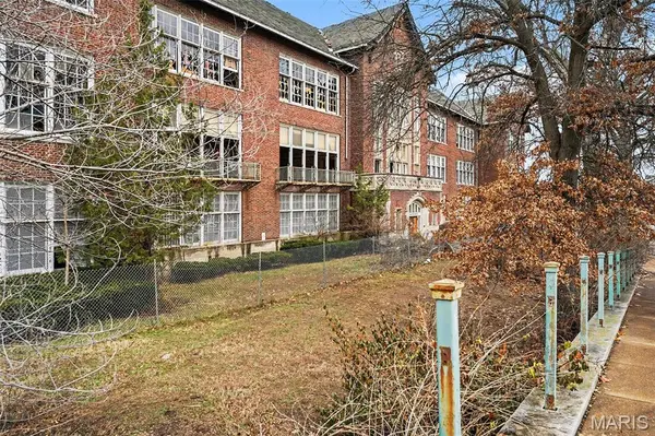2931 Arlington AVE, St Louis, MO 63120