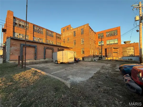 160 N Main ST, St Clair, MO 63077