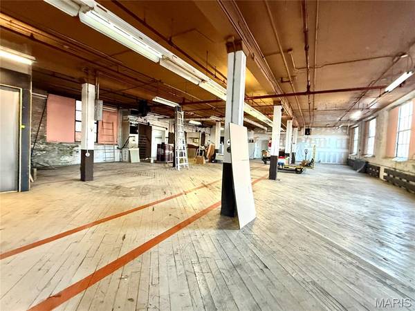 160 N Main ST, St Clair, MO 63077