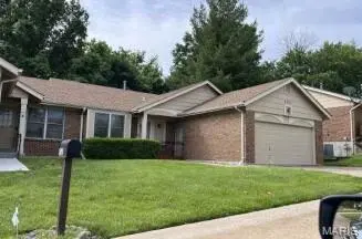 6587 Dolphin CIR #B, Florissant, MO 63033