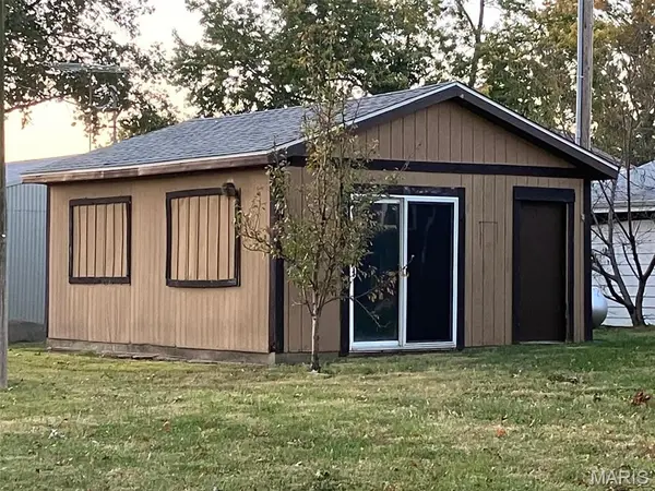 3 Lakeview DR, Carlyle, IL 62231