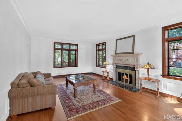 22 Country Club PL, Belleville, IL 62223