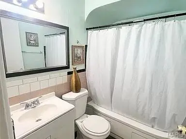 9776 Dennis DR, St Louis, MO 63136