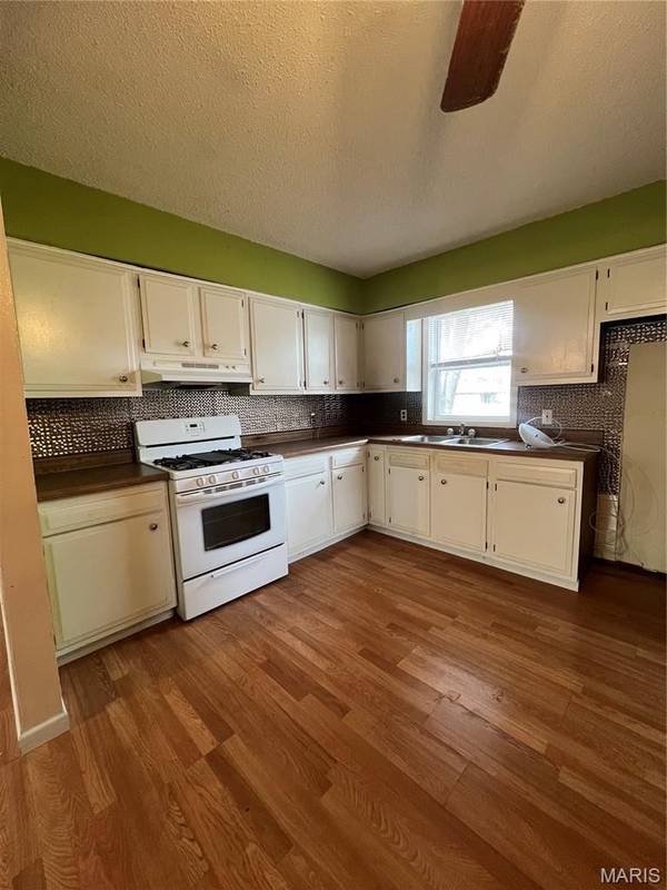 404 Moore ST, Dexter, MO 63841