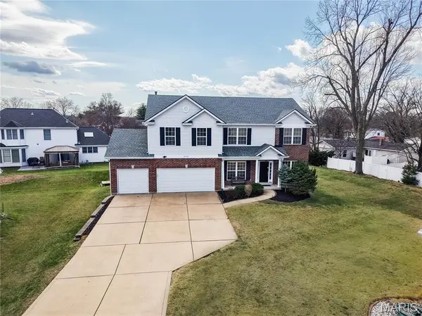 2352 The Courts DR, Chesterfield, MO 63017