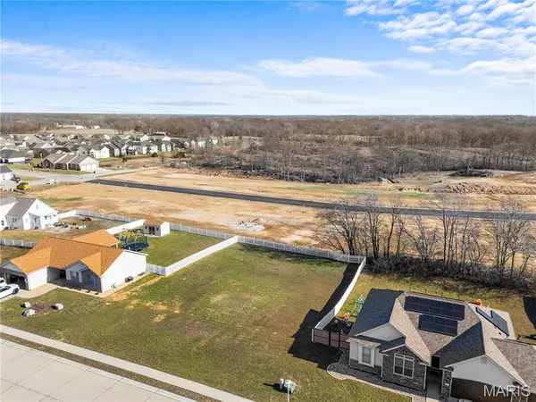 1131 Castle Green DR, Waterloo, IL 62298