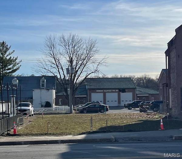 218 E 1st ST, Hermann, MO 65041