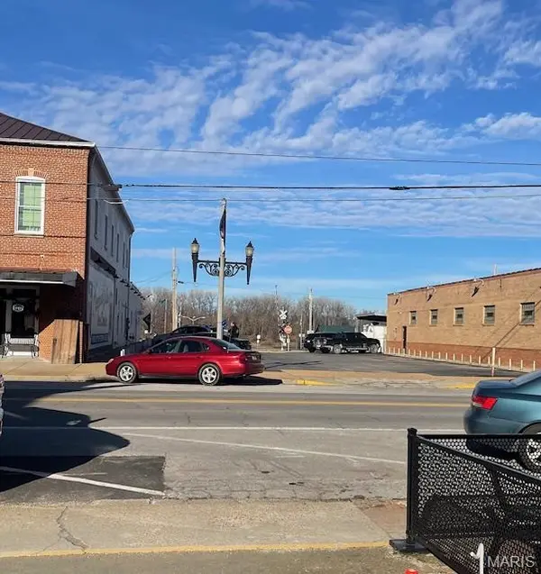 218 E 1st ST, Hermann, MO 65041