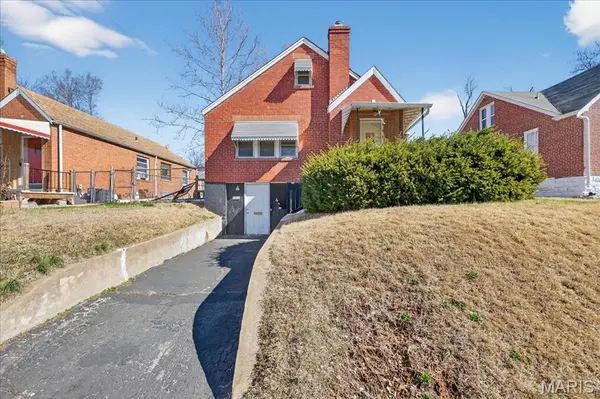 6915 Edison AVE, Velda City, MO 63121