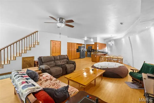 21 Charles DR, Caseyville, IL 62232