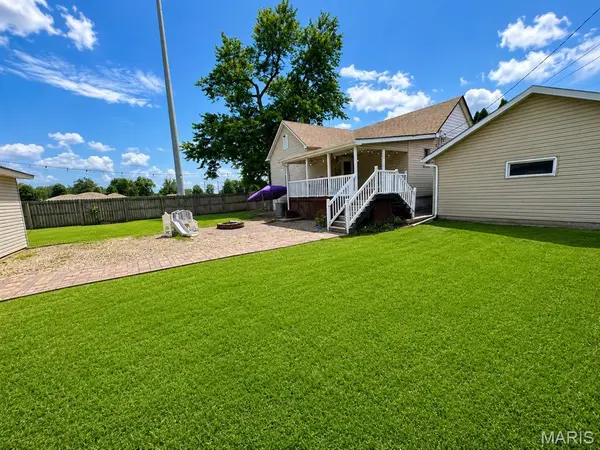 406 S Poplar ST, Mount Olive, IL 62069