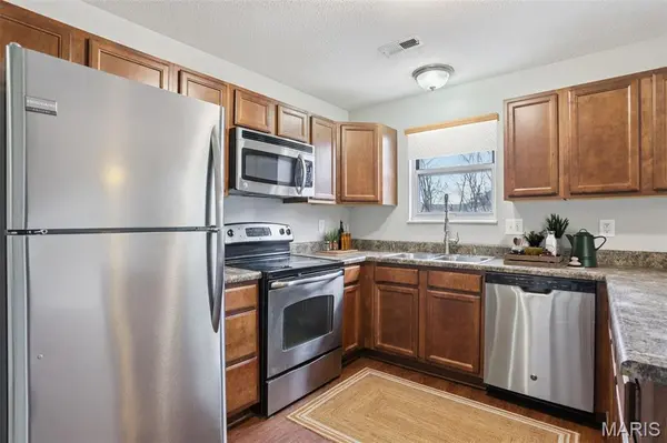 1361 Forest Creek, St Peters, MO 63303