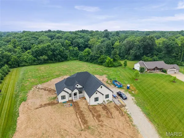 2335 Staunton RD, Troy, IL 62294