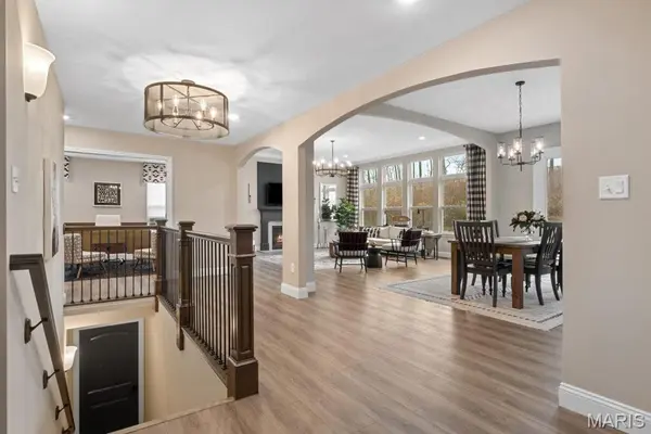 804 Joyce Ann DR, Manchester, MO 63021