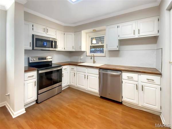 826 Catskill DR, St Louis, MO 63125