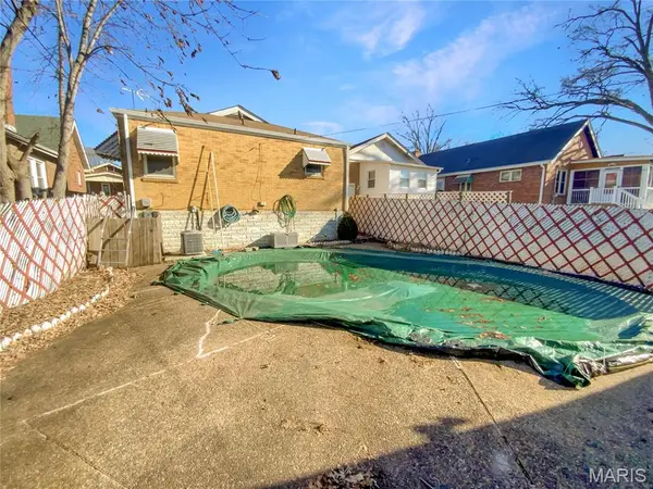 826 Catskill DR, St Louis, MO 63125