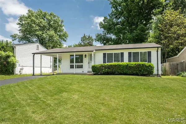 3060 Postport LN, Maryland Heights, MO 63043
