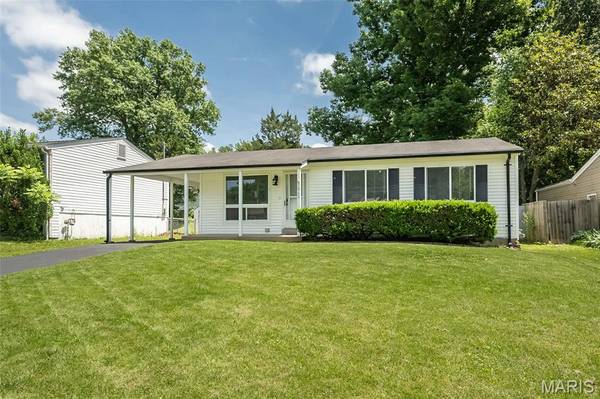 3060 Postport LN, Maryland Heights, MO 63043